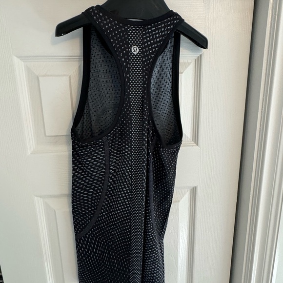 Swiftly Tech High Neck Racerback Tank Top 2.0
Hip Length - Picture 4 of 4